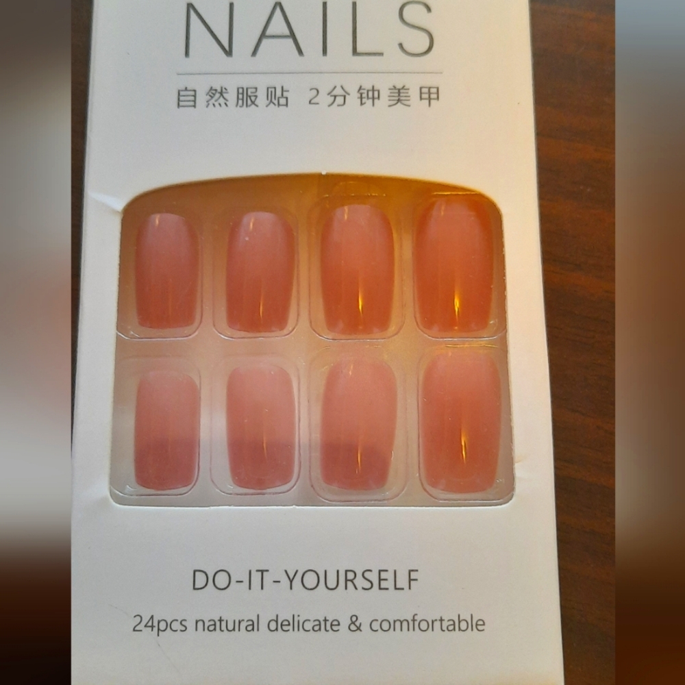 Press on nails
